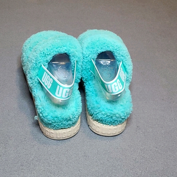 UGG Slippers - Picture 4 of 9